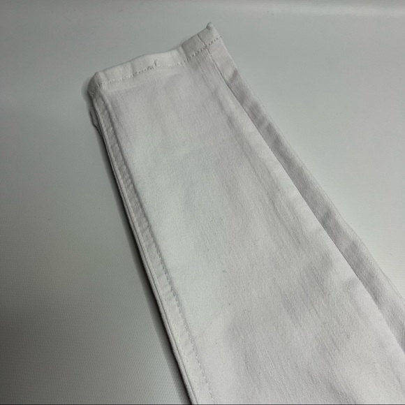 3) NWT Free People White Denim Busted Knee Distressed Skinny 9” Jeans Size 26 - Picture 5 of 15